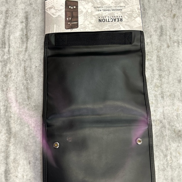 Reaction Kenneth Cole Hanging Travel Bag - Picture 4 of 9